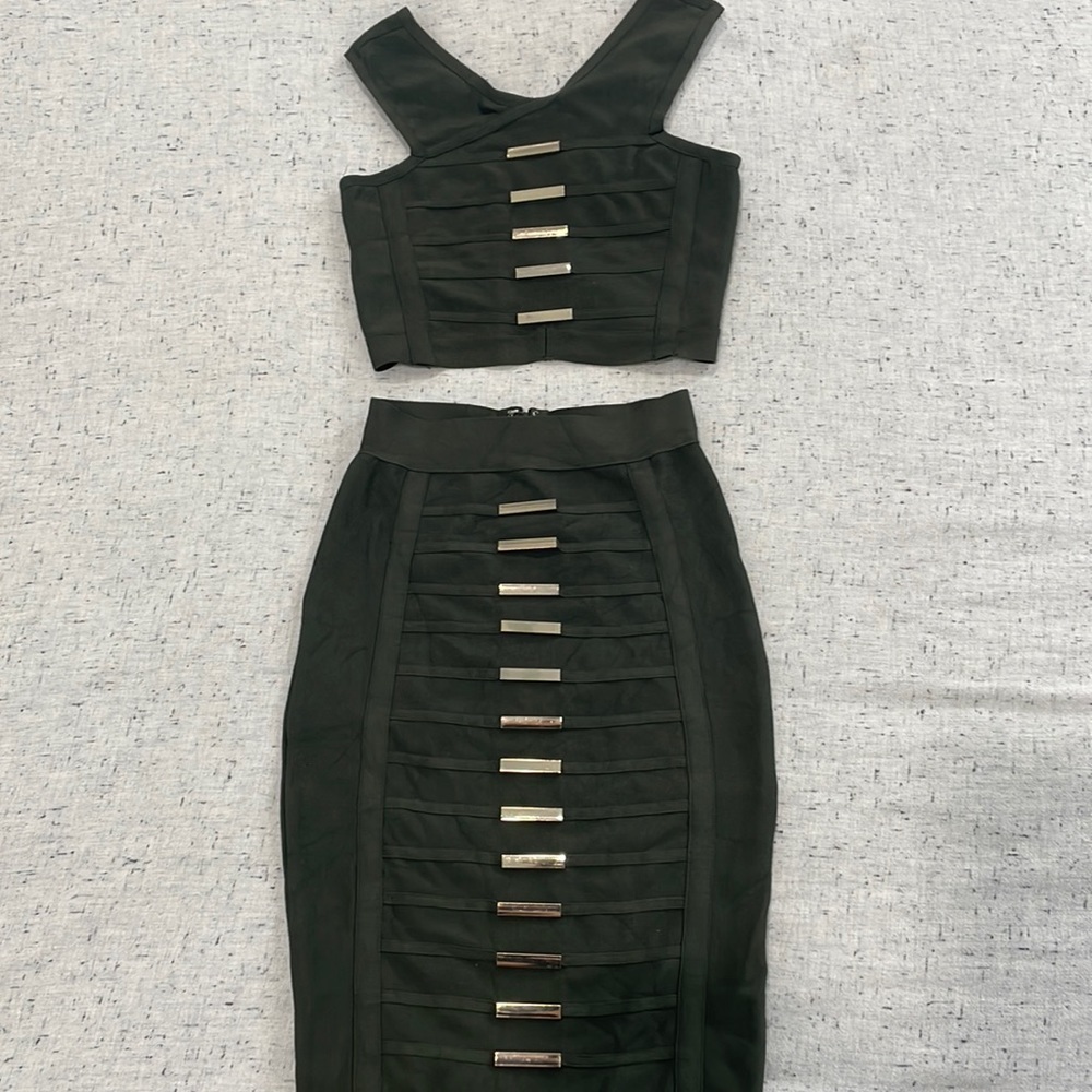 Army green 2 piece bodycon midi crop set. Silver hardware detail size M Medium
